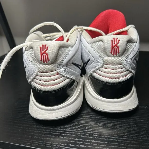 Nike Kyrie 8 Infinity Men Size 11.5 White Black Red Basketball Shoes CZ0204-101
