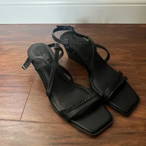 Nordstrom Caslon Square Toe Wedge Sandal in Black NWOT-Size 8