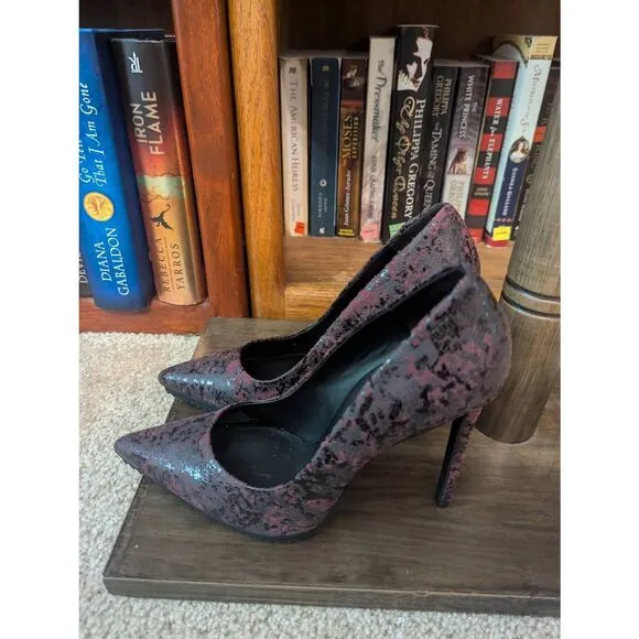 NWOB DKNY CARISA-HIGH POINTED TOE SLIP-ON PUMP WOMEN SHOES 7.5 BORDEAUX COLOR