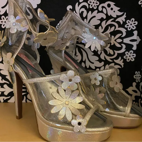 NWOB! Sugarbaby aka Sugarthrillz “Garden Party” floral silver Holographic heels!