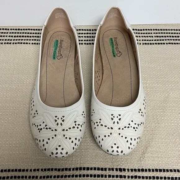 NWOT BARETRAPS / &quot;Mariah&quot; Flats Size 6.5M