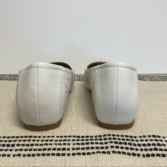 NWOT BARETRAPS / &quot;Mariah&quot; Flats Size 6.5M