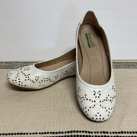 NWOT BARETRAPS / &quot;Mariah&quot; Flats Size 6.5M