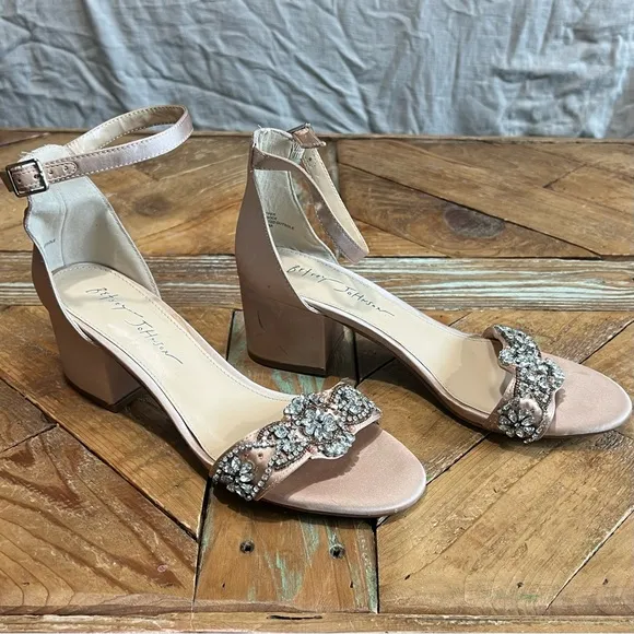 🆕️NWOT Betsy Johnson 7.5 Mel Champagne Satin Jeweled Low 2” Block Heel Sandals