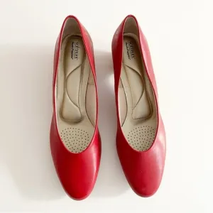 NWOT Hush Puppies Softflex Shoes Red Pumps Kitten Heels Size 13M