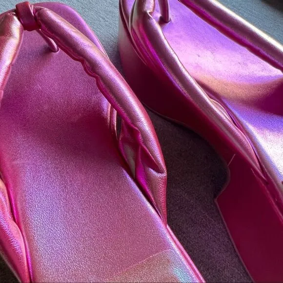 NWOT Jeffrey Campbell Platform Pink Metallic Flip Flop Sandals 9