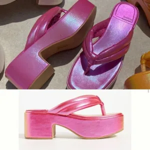 NWOT Jeffrey Campbell Platform Pink Metallic Flip Flop Sandals 9
