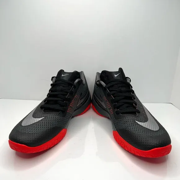 NWOT Nike Hyperlive Black Red Crimson Basketball Men Sneakers Shoes