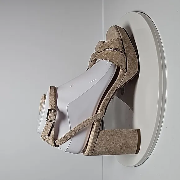 NWOT Pelle Moda Ansel Sandals Block Heels Ankle Strap Suede Gray Mushroom 8
