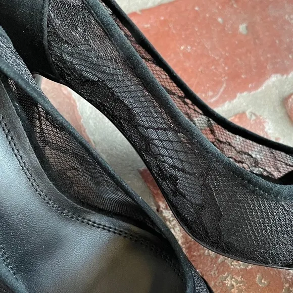 NWOT Sandro Suede &amp; Lace Black Pumps