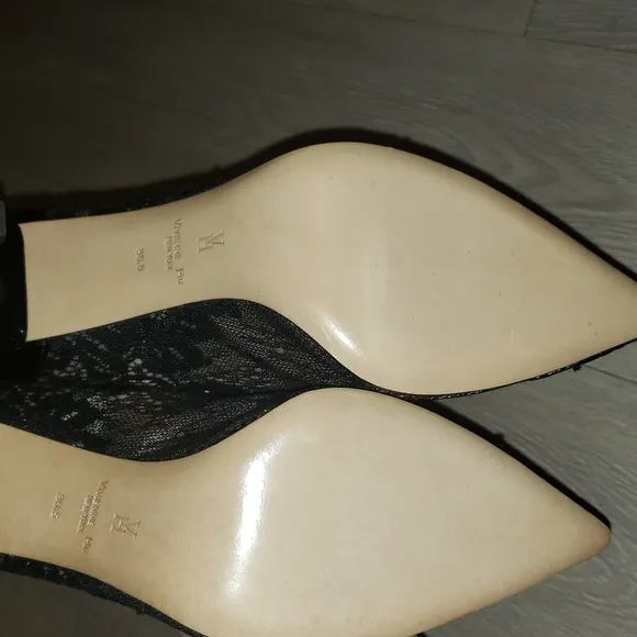 NWOT Vivienne Hu New York Black Lace Shoes Neat Style Heels