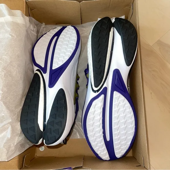 NWT Adidas University of Washington Alpha Boost V2 Shoes Men SZ 8.5 Women SZ 9.5