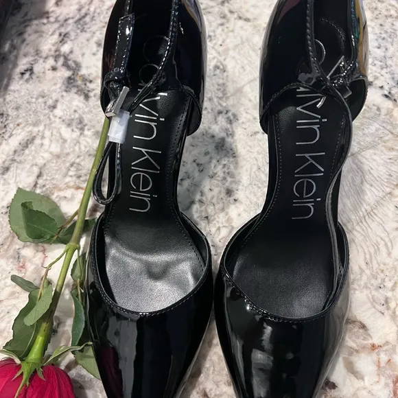 NWT Calvin Klein shoes size 10