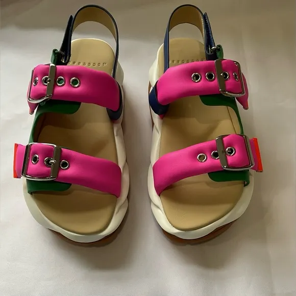 NWT Garden Party Buckle Sandals