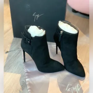 NWT Giuseppe Zanotti Olinda Pointy Boots Shoes