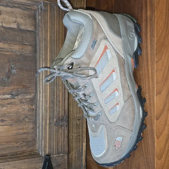 NWT. Mens North Face Pinyon XCR Mid, Gore-tex Hiking Shoe, Size 11.5