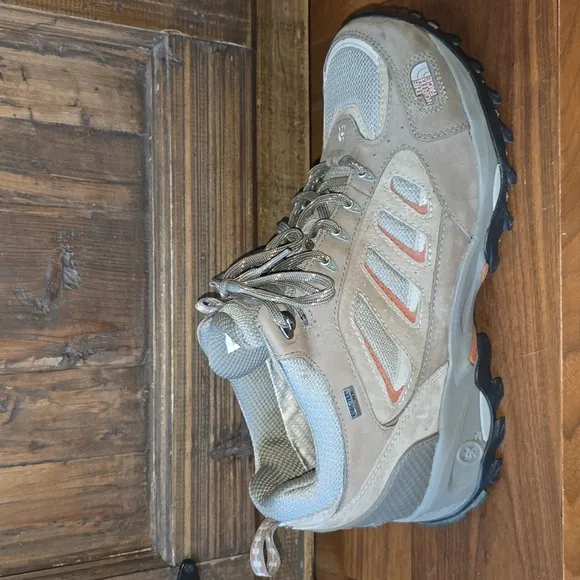 NWT. Mens North Face Pinyon XCR Mid, Gore-tex Hiking Shoe, Size 11.5