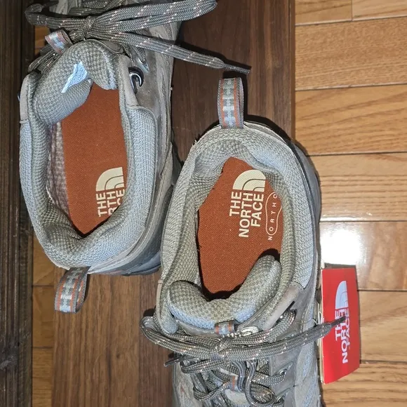 NWT. Mens North Face Pinyon XCR Mid, Gore-tex Hiking Shoe, Size 11.5