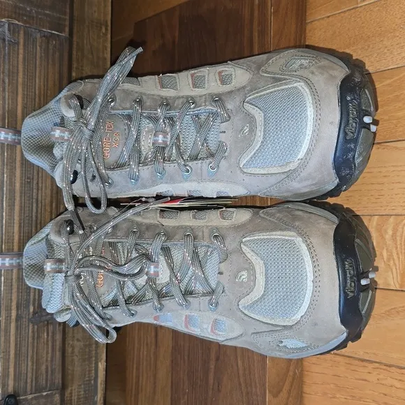 NWT. Mens North Face Pinyon XCR Mid, Gore-tex Hiking Shoe, Size 11.5