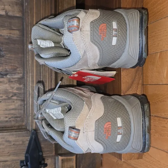 NWT. Mens North Face Pinyon XCR Mid, Gore-tex Hiking Shoe, Size 11.5