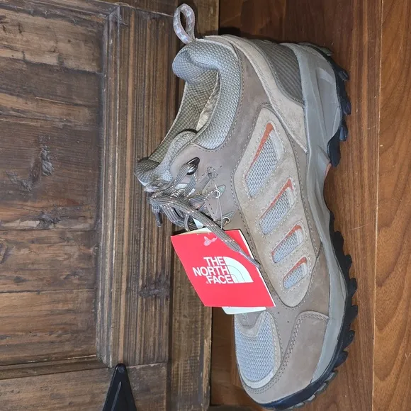 NWT. Mens North Face Pinyon XCR Mid, Gore-tex Hiking Shoe, Size 11.5