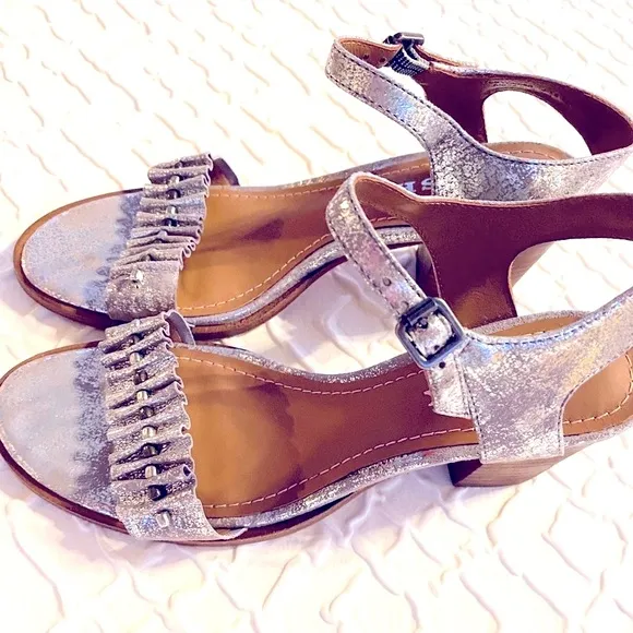 NWT Trask Sandals Metallic Silver Leather Shoe Bags Box Size 6