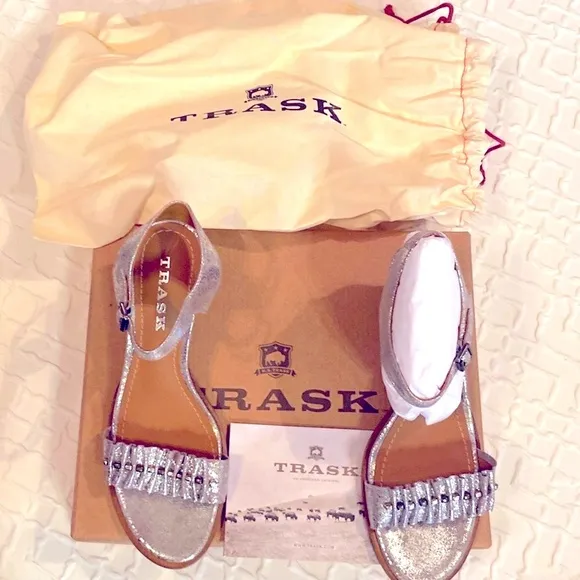 NWT Trask Sandals Metallic Silver Leather Shoe Bags Box Size 6