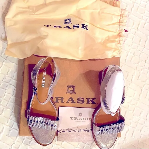 NWT Trask Sandals Metallic Silver Leather Shoe Bags Box Size 6