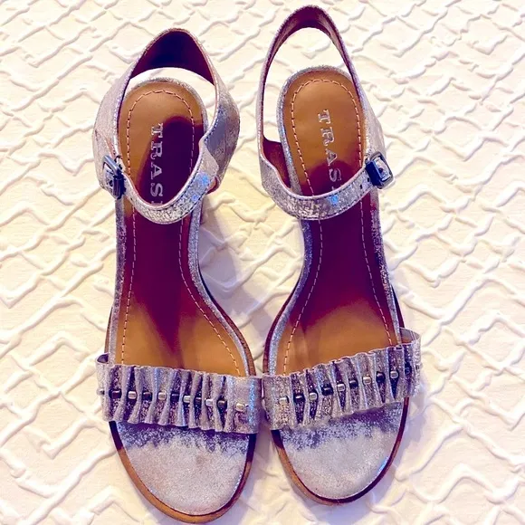 NWT Trask Sandals Metallic Silver Leather Shoe Bags Box Size 6