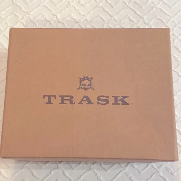 NWT Trask Sandals Metallic Silver Leather Shoe Bags Box Size 6