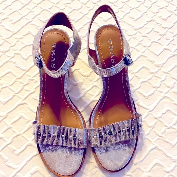 NWT Trask Sandals Metallic Silver Leather Shoe Bags Box Size 6