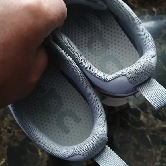 On Cloud 5 Terry Athletic/Lifestyle Medical Field Shoes Size 6.5 for Women