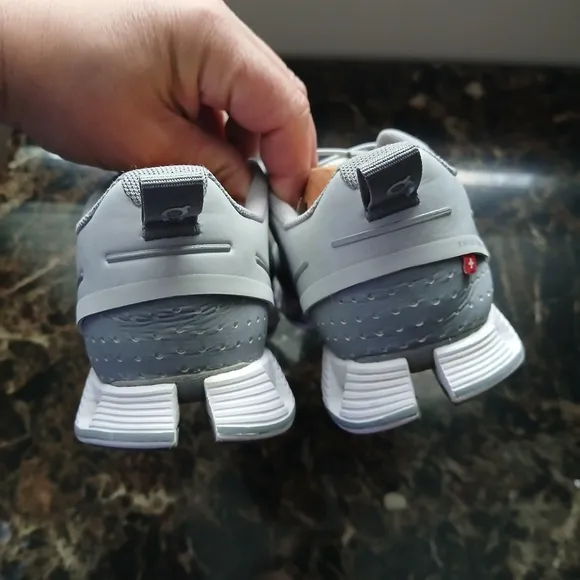 On Cloud 5 Terry Athletic/Lifestyle Medical Field Shoes Size 6.5 for Women