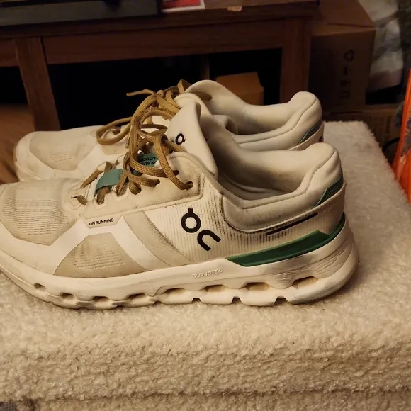 On Running Men's Athletic Shoes - White and Tan