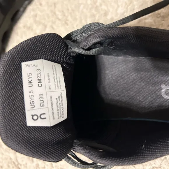 On Running Shoes Kids 5.5 fits Women 6.5