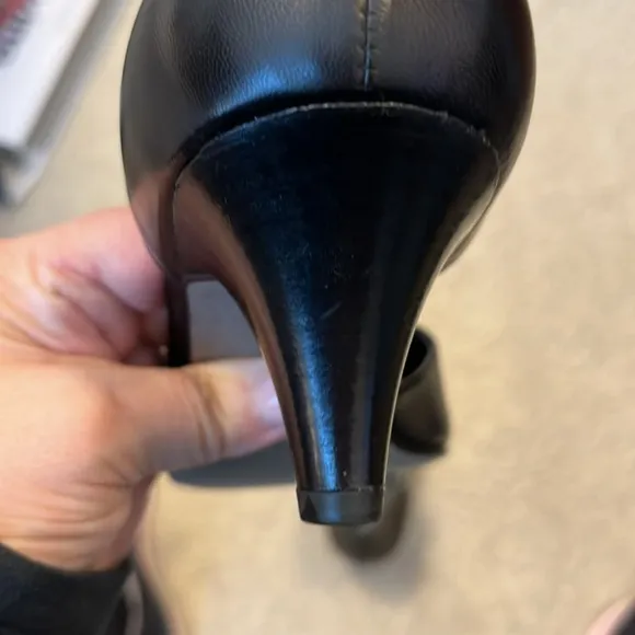 Paul Green NWOT Black Julia Leather Kitten Low Heel Pumps Shoes Pointed Toe