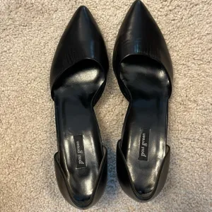 Paul Green NWOT Black Julia Leather Kitten Low Heel Pumps Shoes Pointed Toe