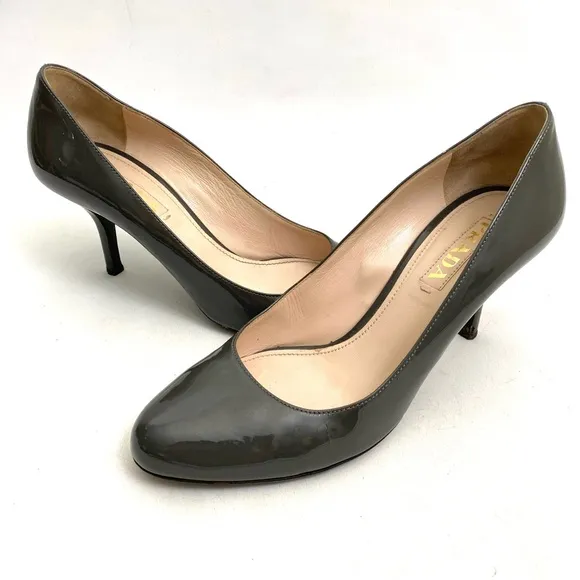 PRADA Round Toe Pumps High Heels 8 / 38 Glossy Gray Leather Womens Made in Italy