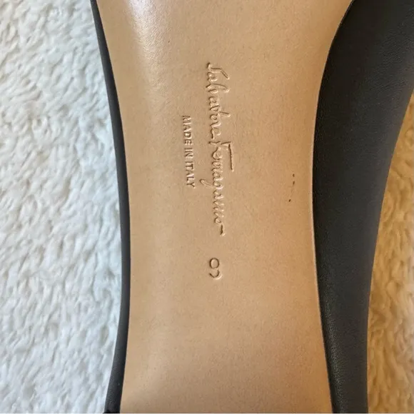 Salvatore Ferragamo Avella shoes cap toe chain link pumps heels black size 9