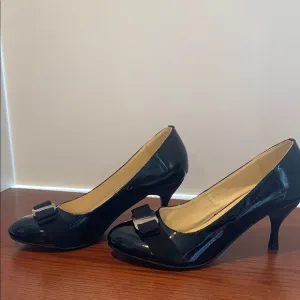 Salvatore Ferragamo Black Patent Leather 3” Heels Pumps Shoes Women’s Size 39