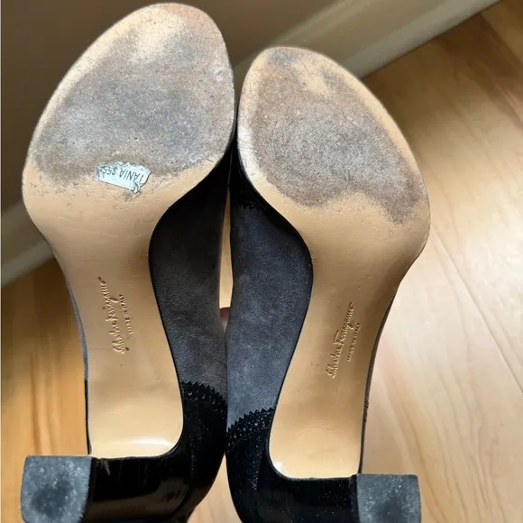 Salvatore Ferragamo Black/Grey Brogue Leather and Suede Vara Bow Pumps Size 39