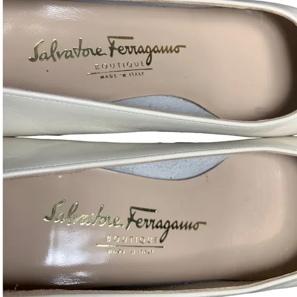 Salvatore Ferragamo, Boutique, bow flats