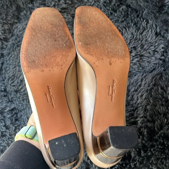 SALVATORE FERRAGAMO Golden Tan Leather Pumps Embellished Low Heel 9 Italy!!