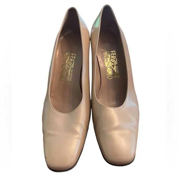 SALVATORE FERRAGAMO Golden Tan Leather Pumps Embellished Low Heel 9 Italy!!