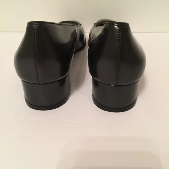 SALVATORE FERRAGAMO HEELS BLACK LEATHER SHOES SIZE 7.5 4A NARROW ITALY