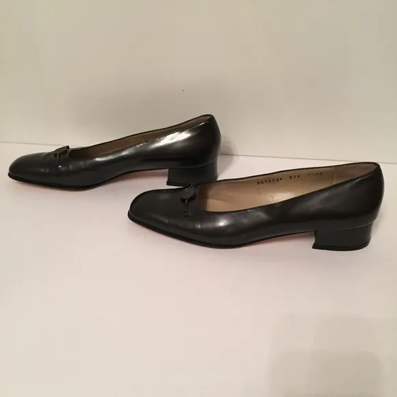 SALVATORE FERRAGAMO HEELS BLACK LEATHER SHOES SIZE 7.5 4A NARROW ITALY