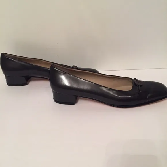 SALVATORE FERRAGAMO HEELS BLACK LEATHER SHOES SIZE 7.5 4A NARROW ITALY