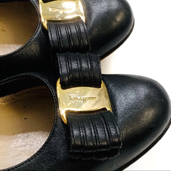 Salvatore Ferragamo Vara Blocked Heel Pumps Size 9