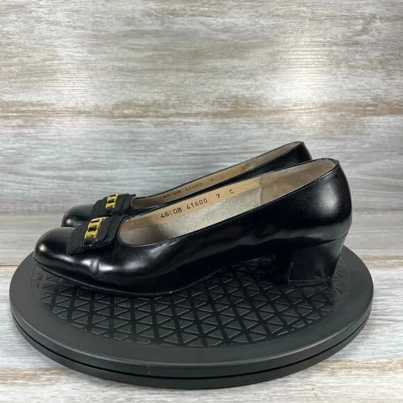 Salvatore Ferragamo Women’s pumps Vara Ribbon Black Leather Heels Size 7 C