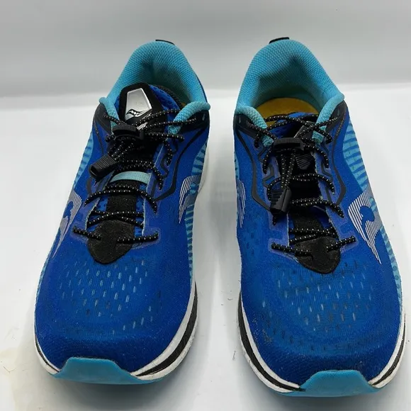 Saucony shoes for men size 10.5” in excellent condition.